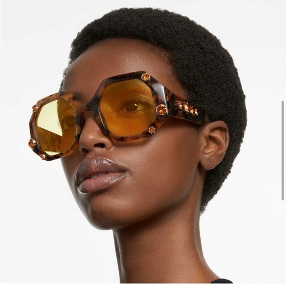 Sunglasses
Oversized, Octagon shape BNWOT  IN ORIGINAL CASE - Picture 3 of 16